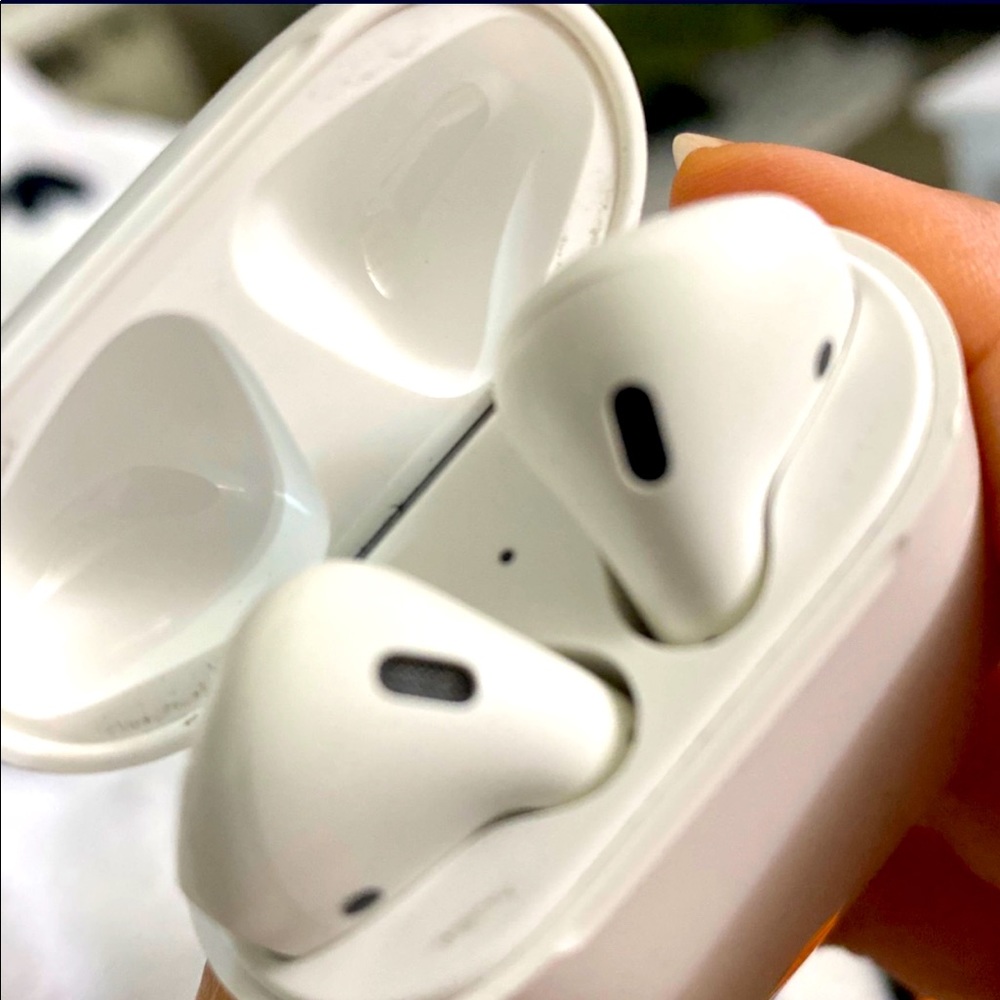 Used AirPods 1st Generation great condition comes with charger